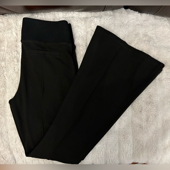 Kit and Ace “Stockholm” Flared Black Pants, size 6 - Picture 2 of 5